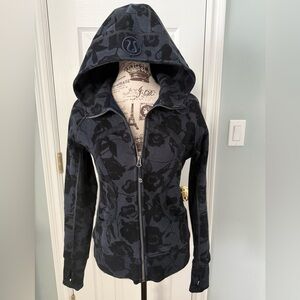 Lululemon Scuba Hoodie II
Flat Inky Floral Heathered Inkwell Deep Coal / Inkwell